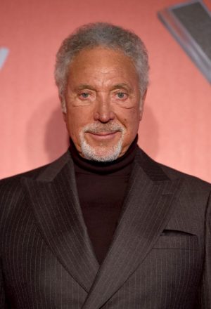 Tom Jones și-a asigurat părul de pe piept pentru 7 milioane de dolari! TOPUL vedetelor cu cele mai scumpe corpuri din showbiz