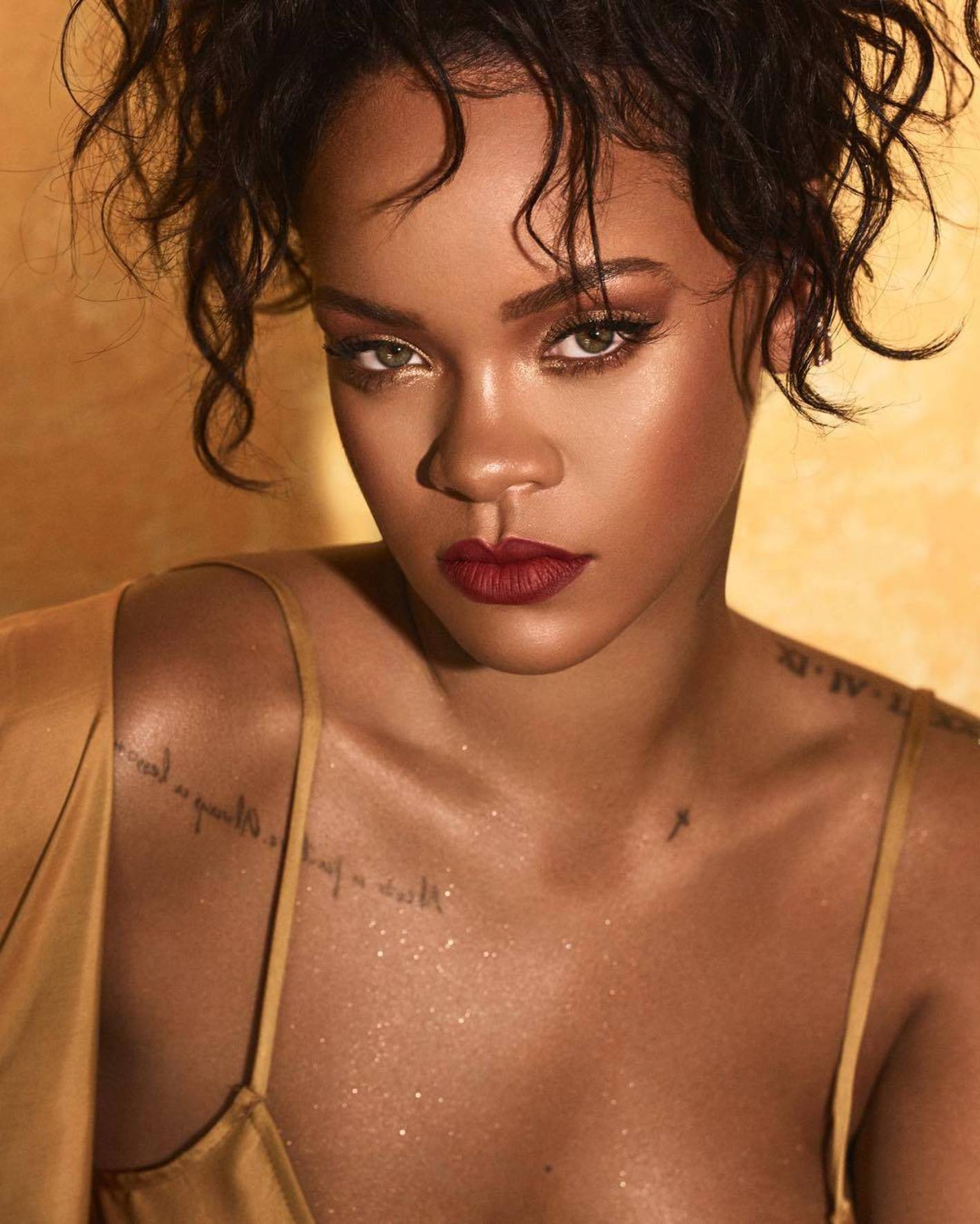 Rihanna a pierdut lupta cu greutatea! Incredibil cât de mult s-a îngrășat