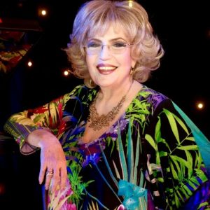 Corina Chiriac era în dizgrația Elenei Ceaușescu, din cauza rochiilor sexy. Artista avea cele mai frumoase picioare din țară!