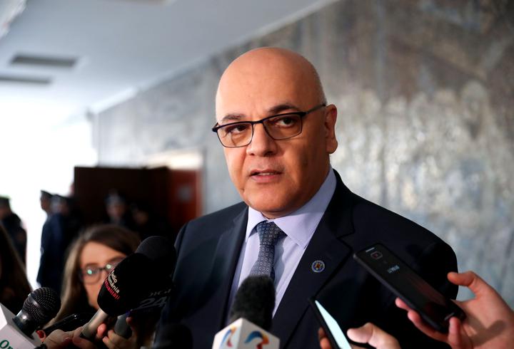 Raed Arafat Si Iubita - Raed Arafat: Masca de protecție va trebui purtată și în ... - Si cheia universala a tuturor situatiilor de criza.