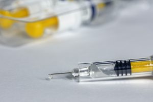 Vaccinul anti-COVID-19 dezvoltat de Universitatea Oxford începe să dea rezultate. Când va fi gata și ce preț va avea