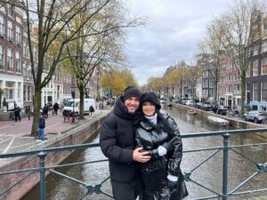 Dinu Maxer a împlinit 49 de ani. Ce surpriză i-a făcut soția lui, Deea, la Amsterdam: „Am fost la show-uri de striptease”