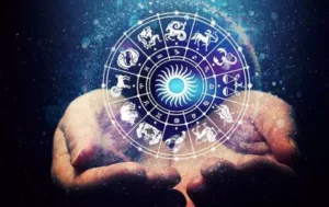 Horoscop 29 noiembrie 2022. Zodiile care se luptă cu probleme din trecut