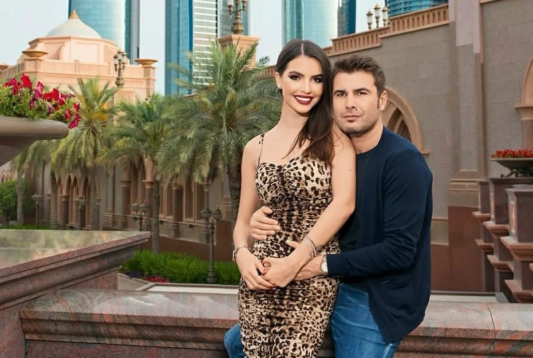 Fotografie cu Adrian Mutu și Sandra Bachici