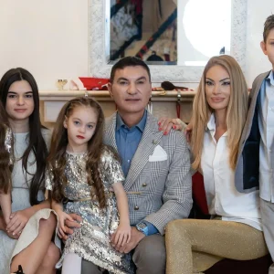 Valentina și Cristi Borcea au milioane de euro, dar și cresc copiii în lux cu măsură: „Milan a fost dus de mic, de tatăl lui, la pescuit. Îi duc și cu mijloace de transport în comun”