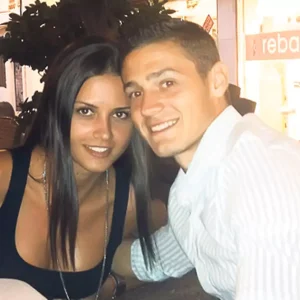 Povestea de dragoste dintre Iulia Pârlea și Gabi Torje. S-au despărțit brusc, după doi ani, iar ea a suferit foarte mult: „Stăteam în casă, să plâng”