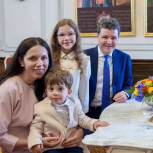 Nicușor Dan, dezvăluiri rare despre fiica lui! Ce pasiune are micuța Aheea: „Face teatru! De vreun an de zile vrea să fie personajul negativ, i se pare mai interesant”