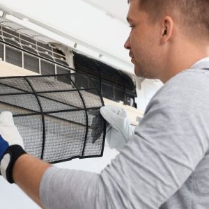 Curățarea aerului condiționat: De ce trebuie să faci igienizarea înainte de caniculă