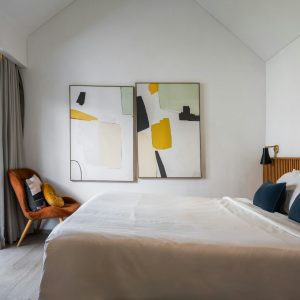 Cum influențează prețul rezistența în timp a unui tablou canvas?