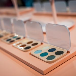 Glow, rezistență și formule smart:noua colecție de make-up Notino aduce înprim-plan frumusețea care ține pasul cu viața reală