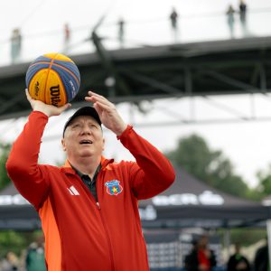 Slam-dunk acrobatic peste o mașină la BCR Sport Arena Streetball. Festivalul de sport urban i-a adus pe eroii de la Sevilla pe terenul de baschet