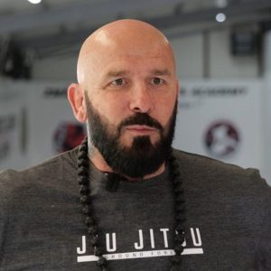 Povestea dureroasă din spatele colierului pe care îl poartă Cătălin Zmărăndescu. L-a primit când a aflat că e suspect de cancer: „Îl port tot timpul. Nu l-am mai dat jos!”