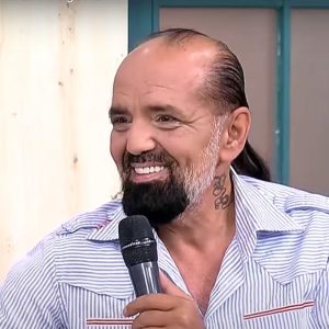 Daniel Iordăchioaie povestește cum a ajuns să cânte unui mort chiar din groapă: „M-am băgat de frică. Groapa era adâncă de doi metri, iar pământul era deasupra mea”