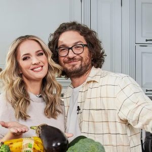 Florin Dumitrescu și Cristina, soția lui, au împlinit 13 ani de căsătorie. Imagine de la cununie, când se pregăteau să devină părinți pentru prima dată: „Ava în burtică!”