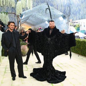 Sam Smith s-a logodit cu iubitul său, Christian Cowan. Artistul și creatorul de modă sunt împreună de 3 ani: „Sunt în culmea fericirii!”
