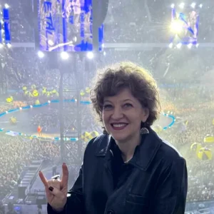 Concertul Metallica a stârnit dezbateri politice! Schimb de replici între Oana Gheorghiu și un politician PSD: „A stat în lojă, protejată de SPP. Adoră privilegiile!”