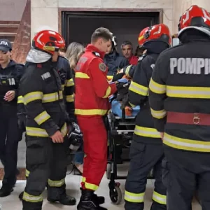 Lift prăbușit în Palatul CFR, la sediul Ministerului Transporturilor. Șase oameni se aflau în lift, iar trei au ajuns la spital / Anunțul făcut de Raed Arafat