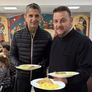 Răzvan Lucescu i-a făcut pomana de 40 de zile tatălui său, regretatul Mircea Lucescu: „A oferit peste 100 de porții de mâncare copiilor și bătrânilor”/ Imagini emoționante