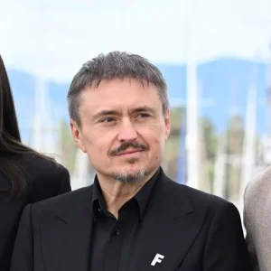 Cristian Mungiu a câştigat trofeul Palme d’Or la Cannes 2026. Filmul „Fjord” a mai luat încă patru premii: „Starea lumii nu este cea mai bună. Nu sunt foarte mândru de ceea ce le las copiilor noştri”