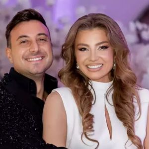 Valentin Sanfira, mesaj în fața a 5 mii de oameni, după ce a divorțat de Codruța Filip: ”Dumneavoastră m-ați făcut mare. Mă înclin! Sălile sunt pline chiar dacă trăim vremuri nu tocmai bune”