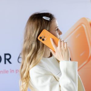 Studiu HONOR: 1 din 3 români ratează momente importante din cauza telefonului și 8 din 10 români au avut cel puțin un accident cu telefonul în ultimii doi ani 