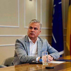 Adrian Veștea și liberalii care îl susțin reclamă organizarea Congresului PNL și îi cer daune lui Ilie Bolojan: „250.000 lei de fiecare reclamant, respectiv 4.000.000 lei în total”