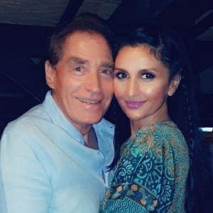 Petre Roman și soția sa, Silvia Chifiriuc, surprinși de paparazzi în ipostaze inedite: de la notar, au mers direct la mănăstire! Imagini rare cu cei doi, purtând ținute asortate