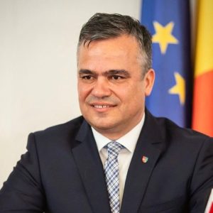 Adrian Veştea anunță o listă de miniștri „care vor avea integritate și expertiză profesională”: „În aşa fel încât să nu stăm să descoperim birourile prin ministere sau să înţelegem ce înseamnă fişa postului”