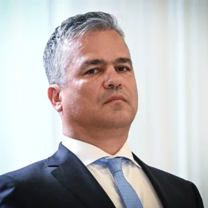 Adrian Veștea, întrebat despre scenariul excluderii sale din PNL: „Nu s-a întâmplat nicărieri în lume ca un partid să-și excludă premierul!”