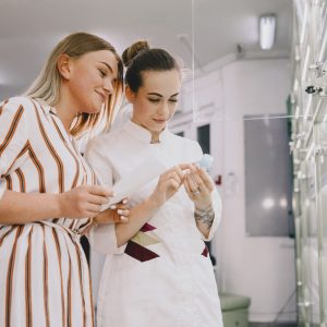 Cum recunoști un parfum cu personalitate care să reziste întreaga zi
