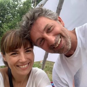 Cine este și cu ce se ocupă soția lui Andi Vasluianu. Laura Fierăscu este mama a doi copii, a lucrat în domeniul bancar și a absolvit Psihologia