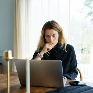 Accesul la creditul ipotecar devine mai simplu prin soluții digitale și conturi online