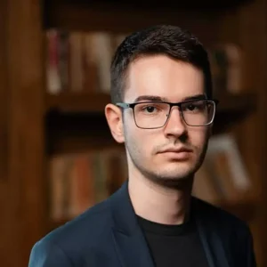 Un elev olimpic internațional la Matematică, dublu medaliat cu aur în 2025, a dat în judecată Ministerul Educaţiei pentru că statul nu i-a acordat bursa de excelenţă: „Acest drept nu poate fi înlăturat”