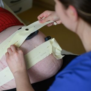O femeie însărcinată cu gemeni a murit la o zi după externarea de la Maternitatea Giulești. Medicii i-ar fi spus că are doar un atac de panică