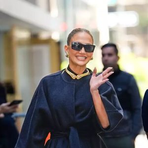 Jennifer Lopez, apariție spectaculoasă pe străzile din New York, într-o pereche de pantofi românești: „Perfecțiune absolută”