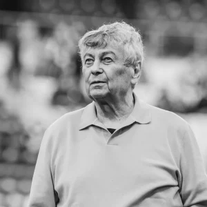 Omagiu pentru Mircea Lucescu! O aeronavă Boeing 737 MAX din dotarea TAROM primește numele „Mircea Lucescu”. Răzvan Lucescu: „Emoţie şi recunoştinţă”