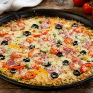 Rețetă de pizza fără aluat. Preparatul viral se face cu dovlecei și este gata în mai puțin de o oră