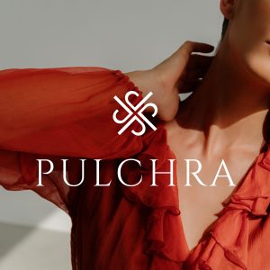 O rochie și începutul unei povești, sub lumina reflectoarelor