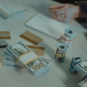 Sunt creditele rapide online o soluție bună pentru urgențe financiare? Ce trebuie să știi înainte să aplici
