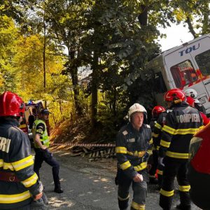 Fotbaliștii de la Dinamo 2, implicați într-un grav accident rutier. Un om a murit, iar antrenorul Adrian Ropotan a fost rănit / Imagini de la fața locului și precizări oficiale