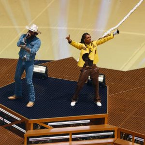 SWAE LEE, unul dintre artiștii principali de la UNTOLD ONE, pe scena WORLD CUP, alături de Post Malone