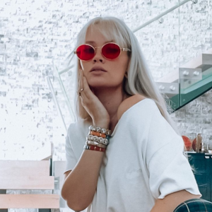 A murit Lauren Bennett, solista din spatele hitului „Party Rock Anthem”. Avea 37 de ani și era mama unei fetițe de 3 ani