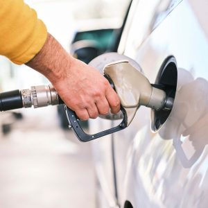 Cât costă benzina și motorina. A doua rundă de scumpiri la pompă într-o singură zi: pre’ record de 10.48 de lei / Unde se găsesc cei mai ieftini carburanți din țară