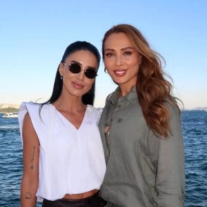Cum au apărut Adelina Pestrițu și Iulia Vântur, care s-au întâlnit întâmplător în Istanbul: „Ne știm de mulți ani, iar revederea noastră în Turcia a fost o adevărată bucurie”