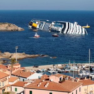 Povestea naufragiului navei Costa Concordia: coincidențe tulburătoare și detalii neștiute despre tragedia în care au murit 32 de oameni Toscana, Italia / Filmul a intrat direct pe locul 2 în top Netflix