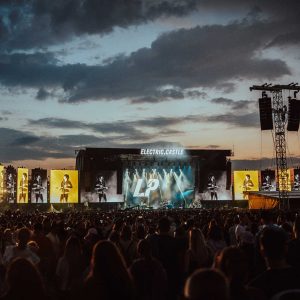Ziua campionilor la Electric Castle 2026 – The Cure pe scena principală și fotbal la miezul nopții