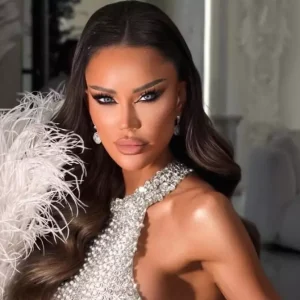 Bianca Drăgușanu, reacție nervoasă după ce ANAF i-ar fi scos hainele la vânzare: „Deschid televizorul, știri cu mine. Acum ne bucurăm toți de răul meu!”