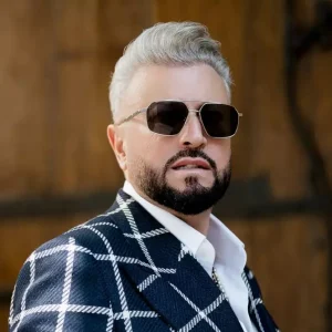Cătălin Botezatu și-a deschis geanta în fața camerelor. Ce obiecte neașteptate poartă zilnic cu el: „Minimum trei trabucuri. Am și un gloss!”