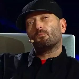 Cum a apărut Cheloo pe scenă, după ce a fost internat la Psihiatrie. Artistul a afișat un look nou după problemele de sănătate cu care s-a confruntat