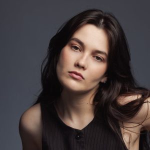 Cine este Ioana Brumar. Tânăra actriță s-a remarcat atât în teatru, cât și în televiziune prin rolurile din „Groapa” și „Trafic”